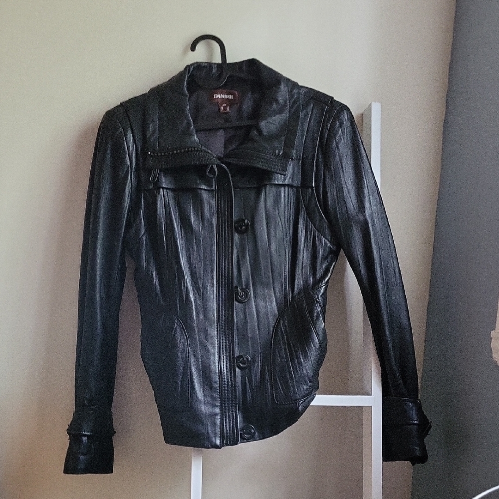 Danier Women's Sleek Black Leather Jacket